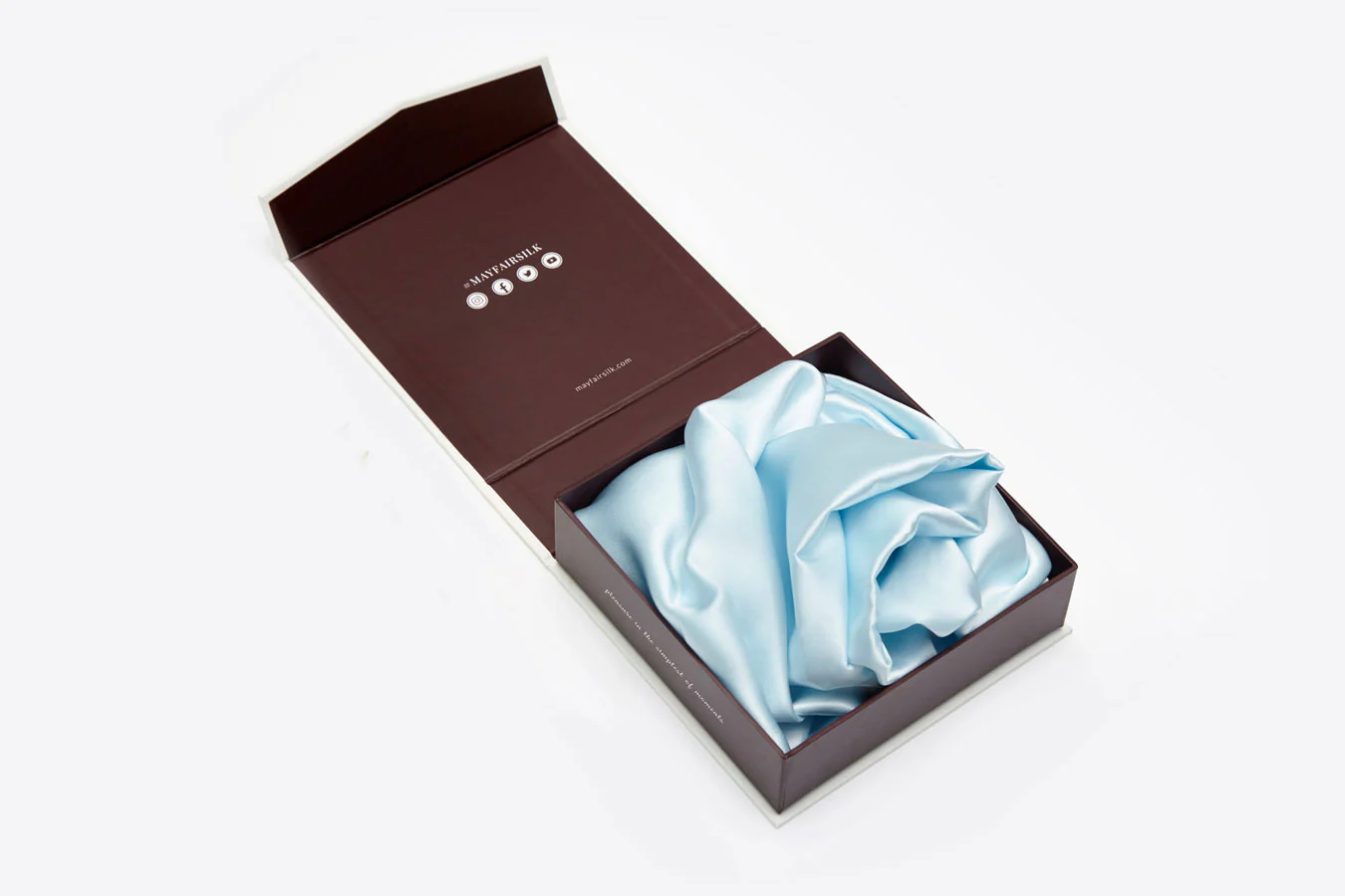 Pastel Blue and Brilliant White Silk Duvet Set - Image 3